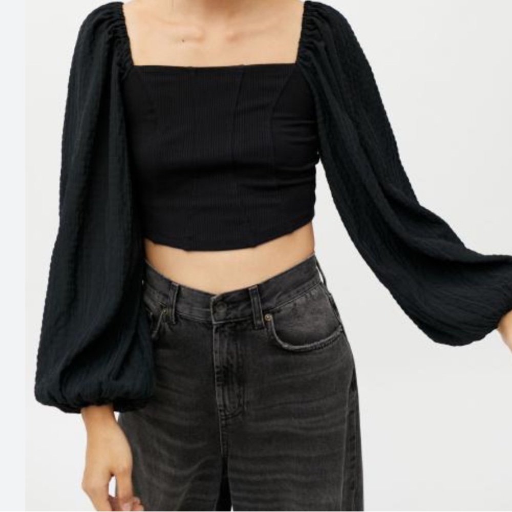 Urban Outfitters xs Claudia balloon sleeve top